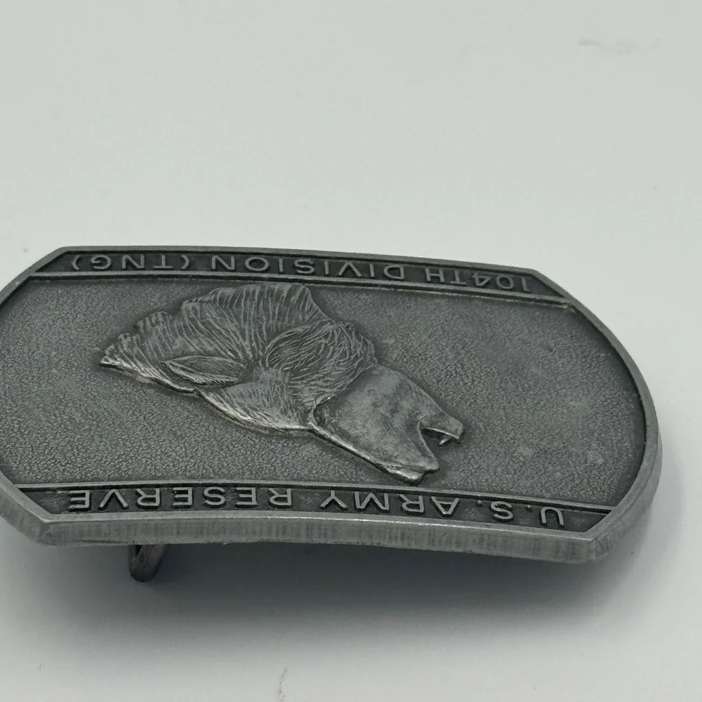 US Army Reserve 104th Division TNG Howling Timberwolf Belt Buckle Vintage Silver